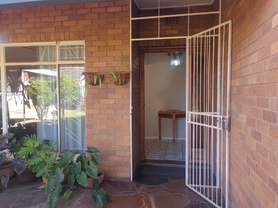 4 Bedroom Property for Sale in Heuwelsig Northern Cape